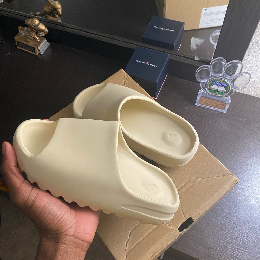 Beige women slides